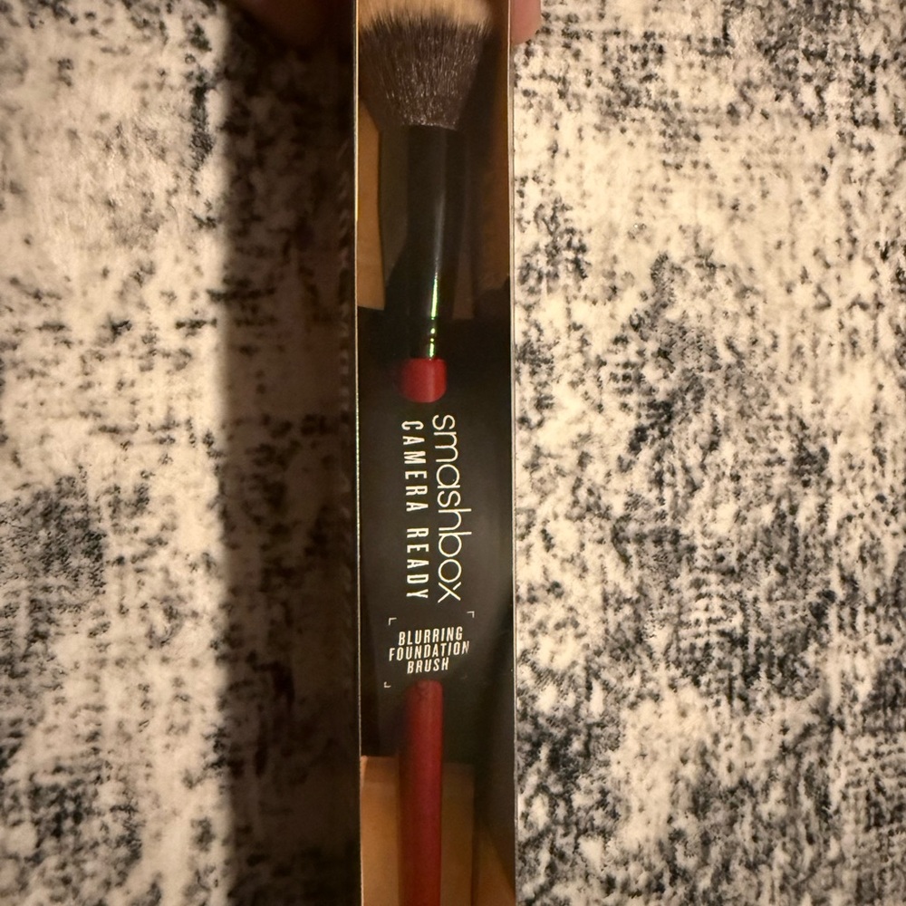 Smashbox Camera Ready Foundation Brush - Red and Black
